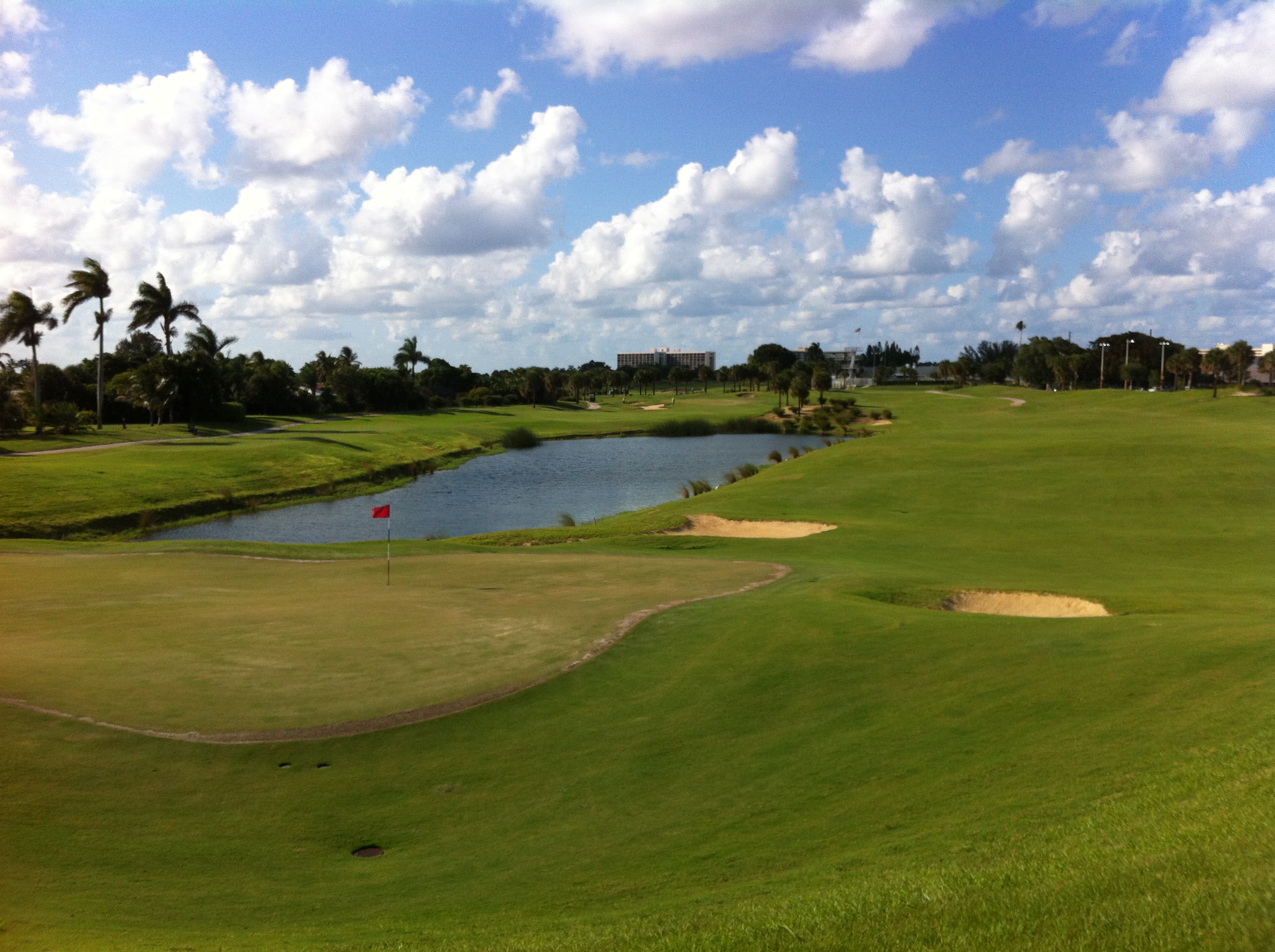 Golf hole with water hazard and bunkers in Palm Beach Gardens